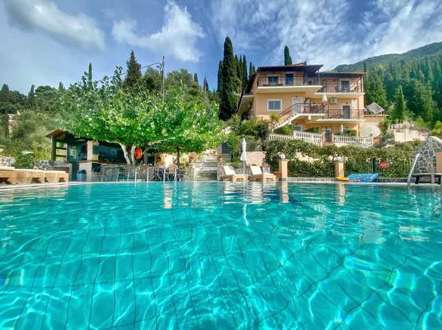 Dina’s Paradise Apartments