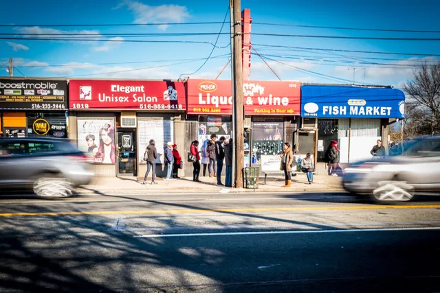 Elegant Unisex Salon