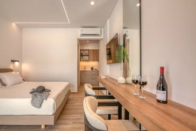 KIWI BOUTIQUE STUDIOS