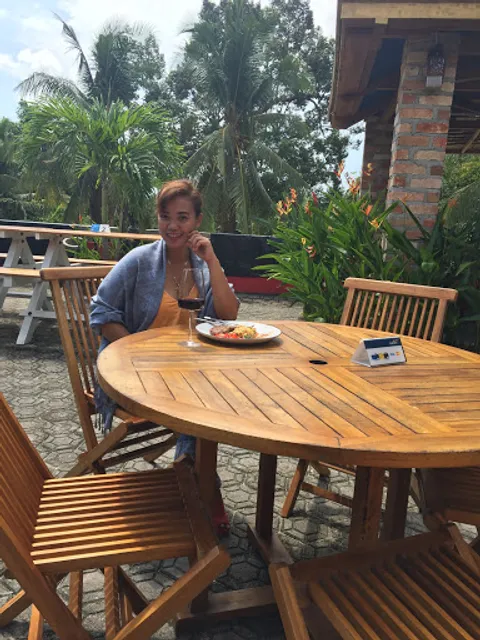 D'ORANGE CAFE & PONDOK SAHANG COTTAGES