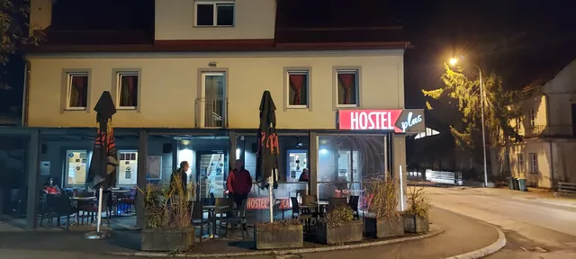Hostel Plus Caffe