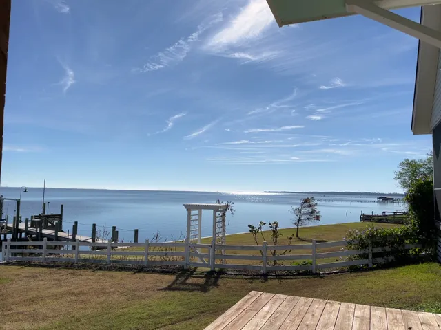 Waterlily Waterside Cottage