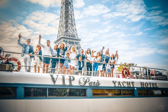 Le VIP Paris - Yacht Hotel