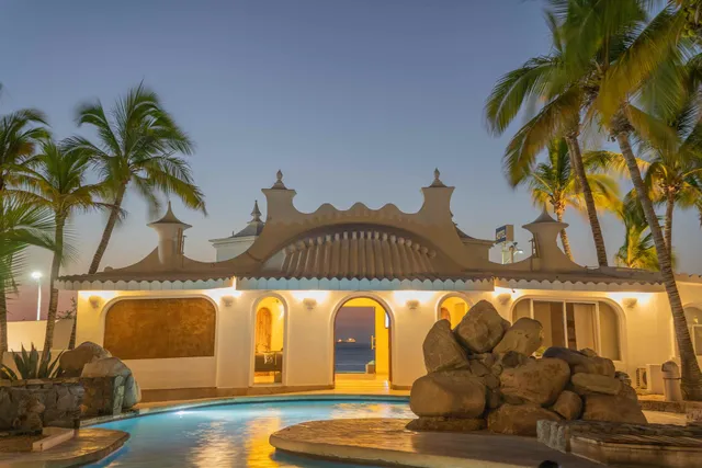 Hotel & Suites El Moro