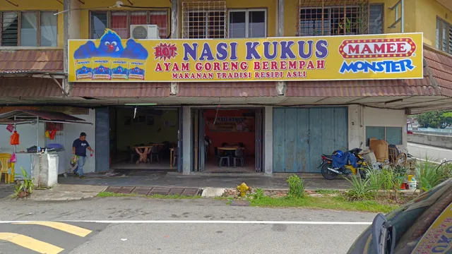 Hot Nasi Kukus Ayam Goreng Berempah