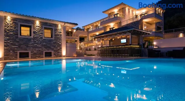 Semiramis Luxury Suites