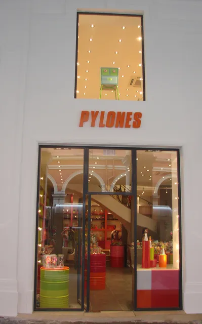 PYLONES