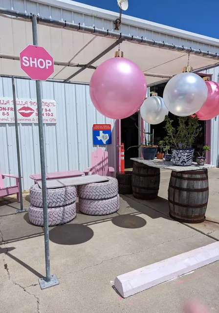 Mrs. Woody's/ Bella Bella Boutique