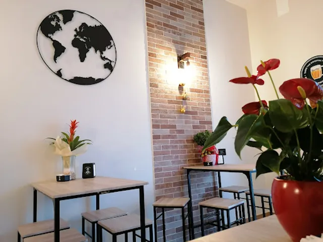 Loading Bistrot Café