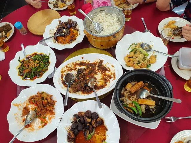 Fang Yuan Fang Vegetarian ( 方圆方素食馆 ）