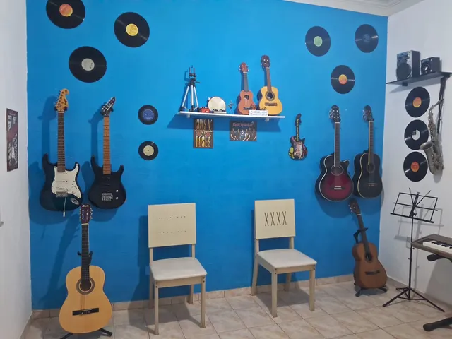Aulas de Música: Violão, Teclado, Piano Clássico, Guitarra, Baixo, Bateria, Canto e Cavaquinho.
