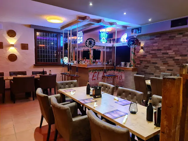 El Barrio Cantina y Bar