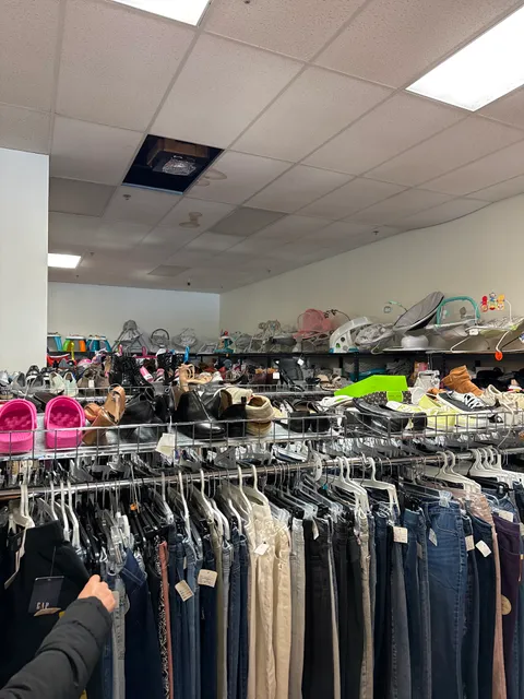 Trendy's Discount Fashionwear & Accesories