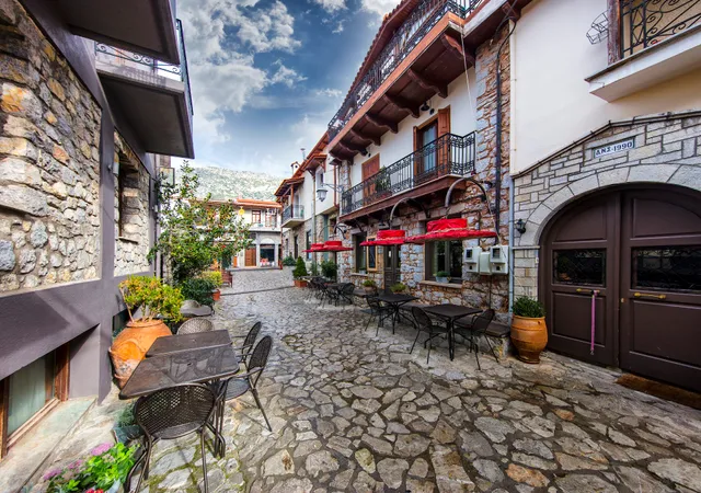 Stone Suites by White Hills