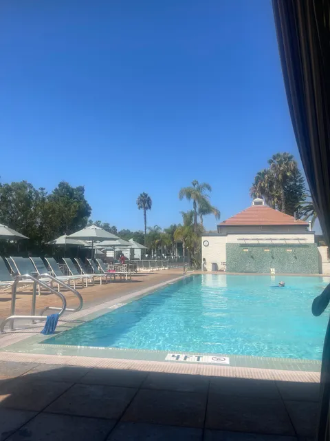 Park La Brea Pool