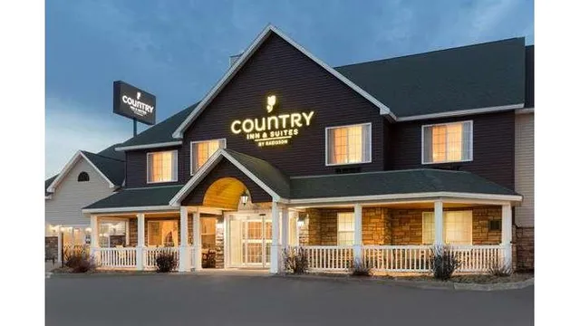 Country Inn & Suites by Radisson, Little Falls, MN