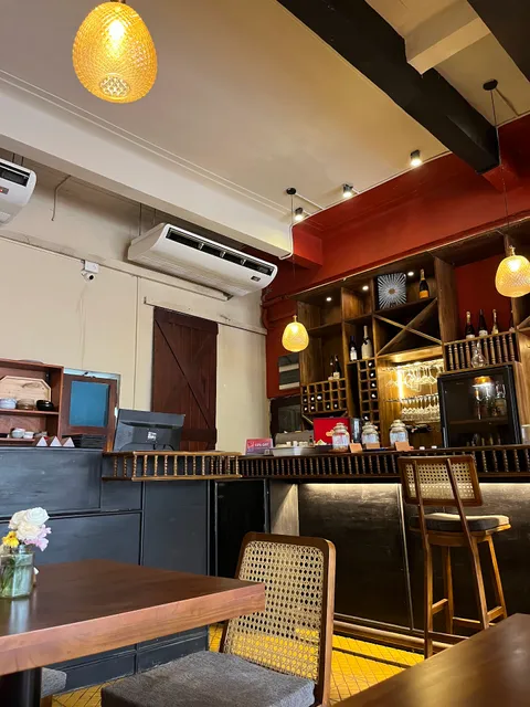 El Barrio - Tapas & Wine Bar