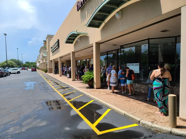 Victory Drive Shopping Plaza