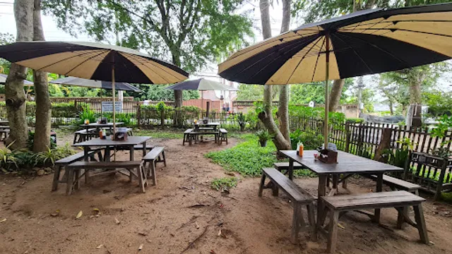 Jomyoot Chicken Rice and Braised Pork