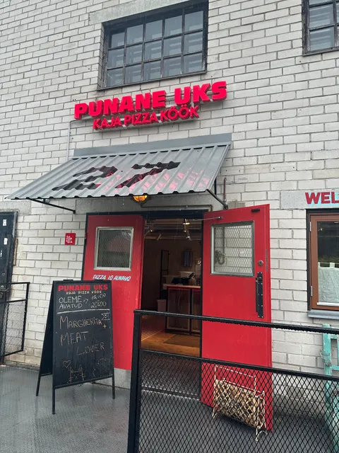 Kaja Pizza Köök Punane Uks