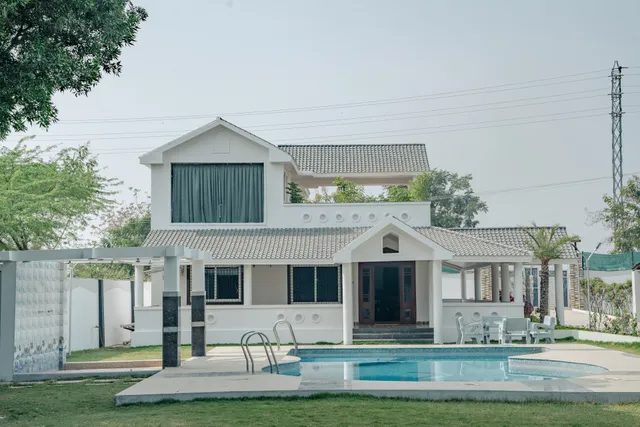 Bliss Farm Stays - Iris