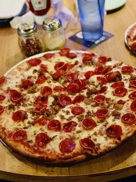 Plank's Cafe & Pizzeria