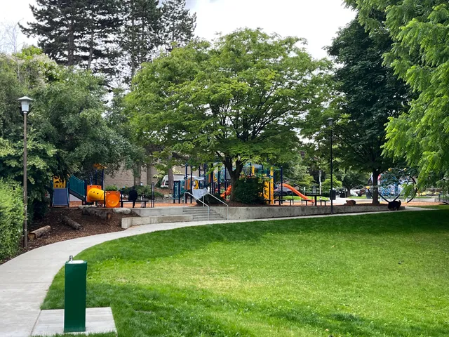 Spruce Street Mini Park