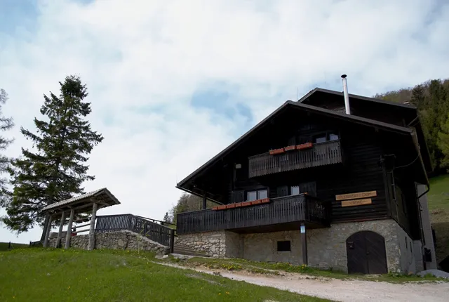 Planinski dom Vrhe, Vlasta Strnišnik s.p.