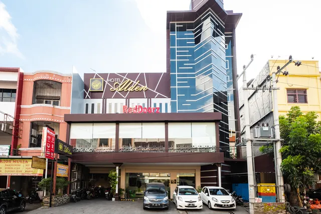 RedDoorz Plus @ Hotel Alden Makassar