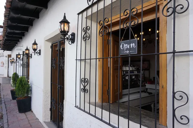 Cafiori Coffee & Bistro