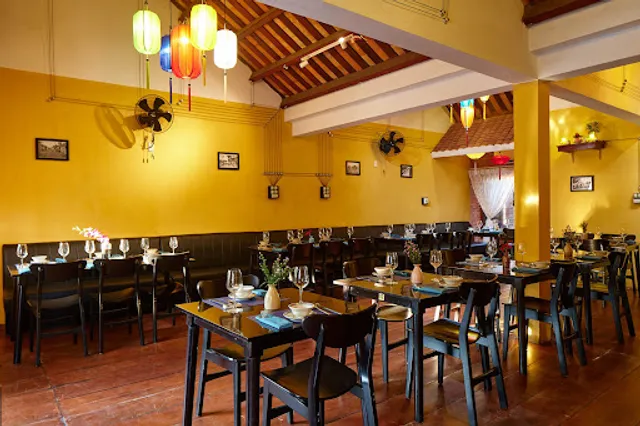 Cua Dai Central Restaurant & Cooking Class