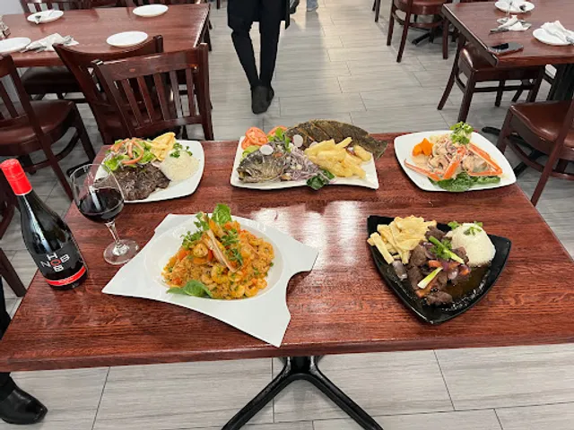 Minaya's Peruvian Restaurant y Bar