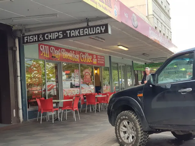 Ronnies Cafe & Bakery