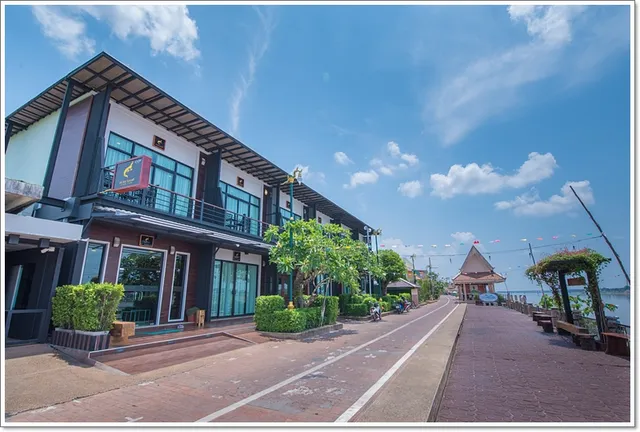 Na Rim Khong River View