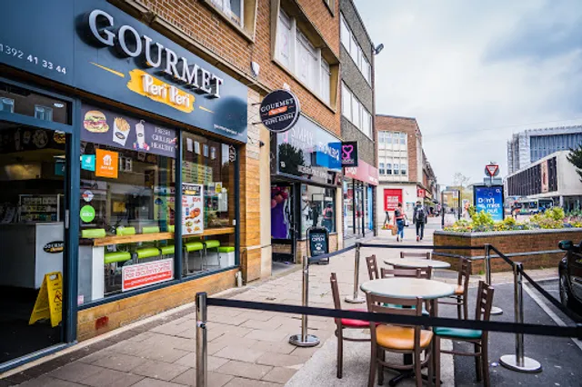 Gourmet Peri Peri & Gourmet pizza (halal)