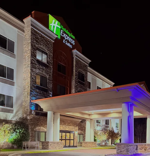 Holiday Inn Express & Suites Mount Airy