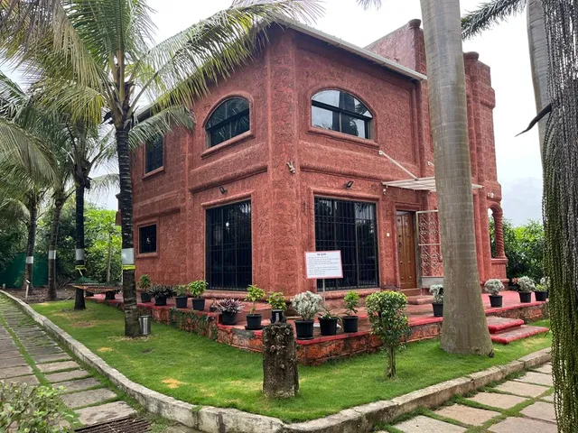 Farm House,Palm Castle