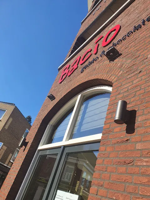 IJssalon Bacio Asten