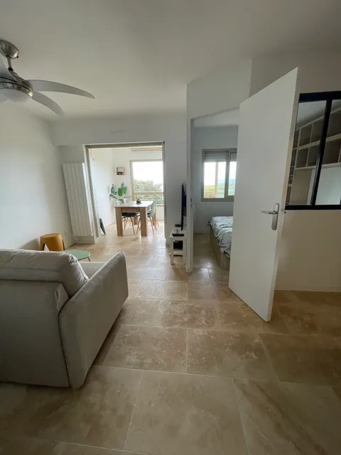 Studiosixfours - Chemin de Repentance à SIX FOURS - Plage de la Coudoulière- Location de vacances T2 BIS avec vue mer .