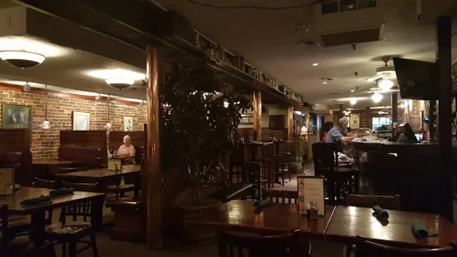 Paddy's Hollow Restaurant & Pub