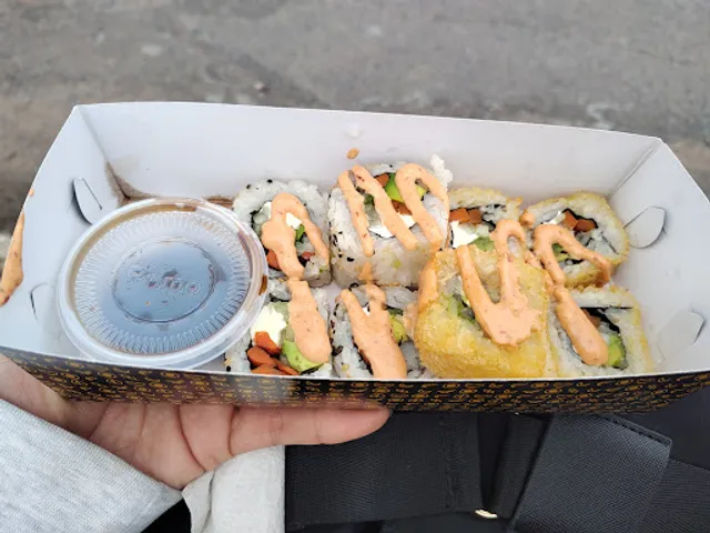 Ñam Ñam Sushi (Av de la luz)
