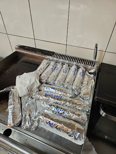 Snack Ali Baba - Wavre ( kebab pita durum döner mitraillette frites Hamburger Hallal)