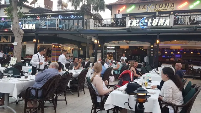 LA LUNA STEAK & FISH RESTAURANT