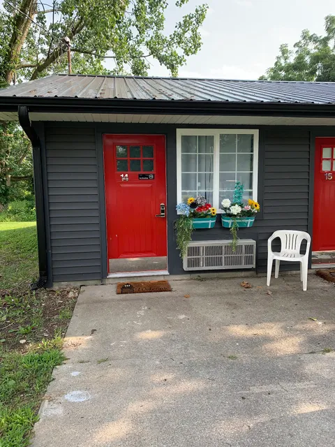 The Lighthouse Inn & Suites / Auburn- Waterloo Hotel