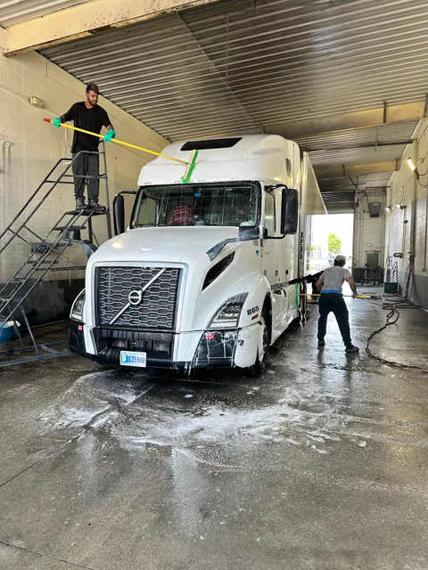 Professional Truck Washing