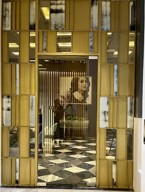 María Dolores by Edgar Núñez