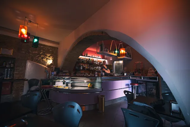 Back to | Unusual Bar