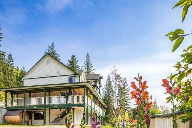 Golden Mountain View Suites