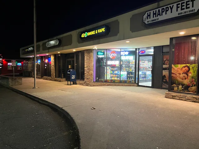 420 Smoke & Vape- Disposables, Hookah, E-Liquid, Glass Pipes, Cigars, cigarette tobacco bags.