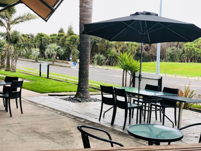 Popsies Indian Restaurant Café & Bar